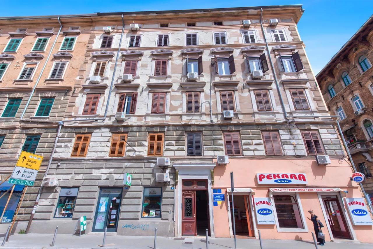 Market & Art Square Place Rijeka Bagian luar foto